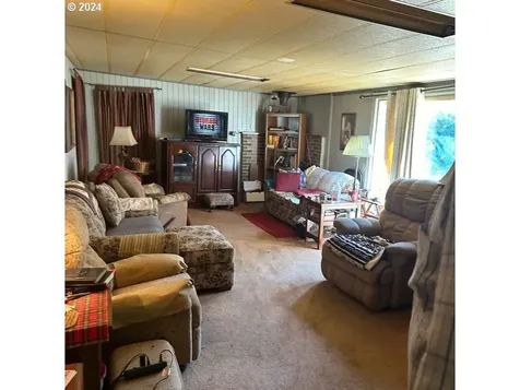 679 W Alder Place Reedsport OR 97467