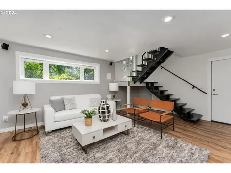 2615 Se 74th Avenue Portland OR 97206