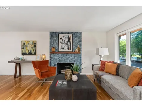 2615 Se 74th Avenue Portland OR 97206