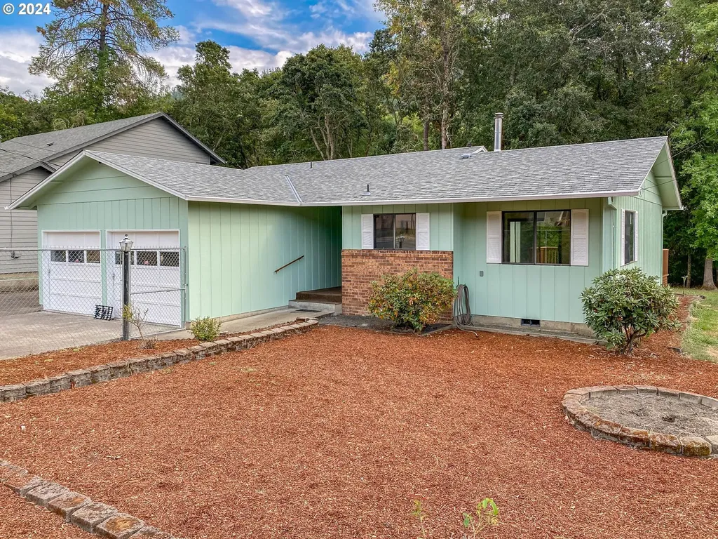 1371 Ne Newton Creek Drive Roseburg OR 97470