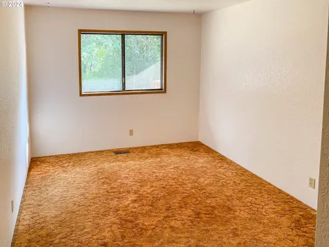 1371 Ne Newton Creek Drive Roseburg OR 97470