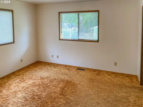 1371 Ne Newton Creek Drive Roseburg OR 97470
