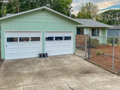 1371 Ne Newton Creek Drive Roseburg OR 97470