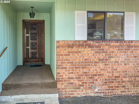 1371 Ne Newton Creek Drive Roseburg OR 97470