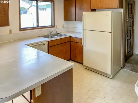 1371 Ne Newton Creek Drive Roseburg OR 97470