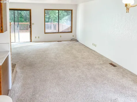 1371 Ne Newton Creek Drive Roseburg OR 97470