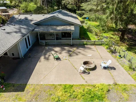 5465 Woahink Drive Florence OR 97439