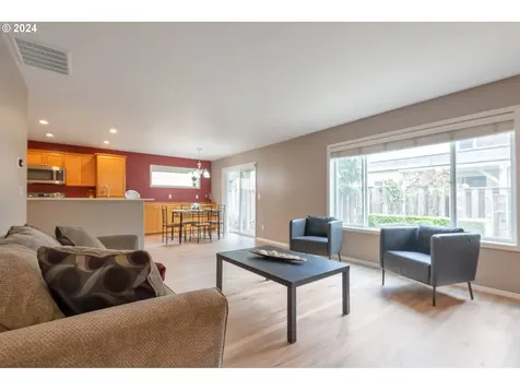 726 Ne 61st Avenue Hillsboro OR 97124