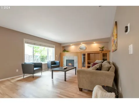 726 Ne 61st Avenue Hillsboro OR 97124