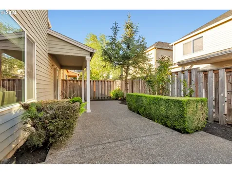 726 Ne 61st Avenue Hillsboro OR 97124