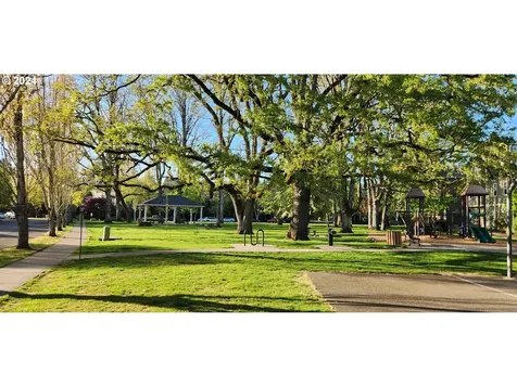 726 Ne 61st Avenue Hillsboro OR 97124