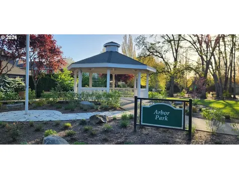 726 Ne 61st Avenue Hillsboro OR 97124