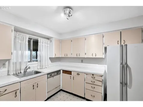 17745 NE Wasco Street Portland OR 97230