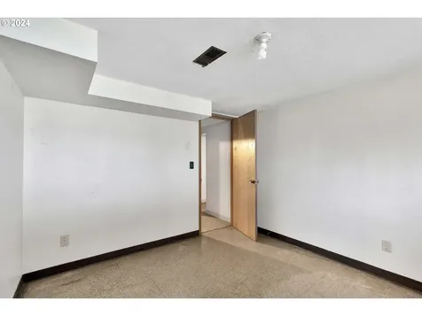 17745 NE Wasco Street Portland OR 97230