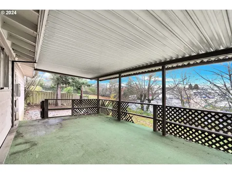 17745 NE Wasco Street Portland OR 97230