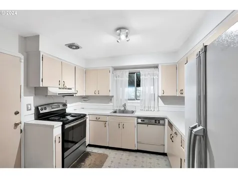 17745 NE Wasco Street Portland OR 97230