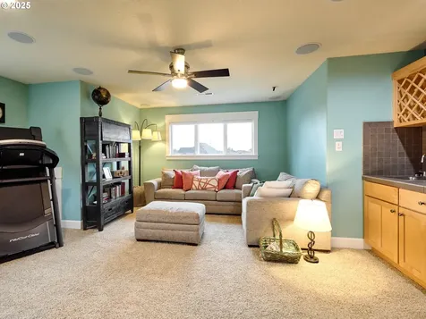 768 Goose Hollow Court Woodburn OR 97071
