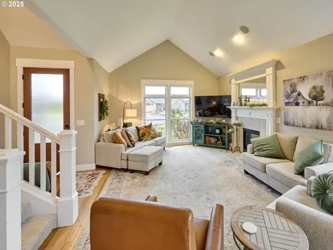 768 Goose Hollow Court Woodburn OR 97071