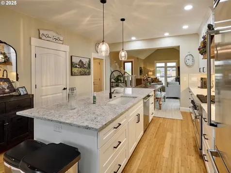 768 Goose Hollow Court Woodburn OR 97071
