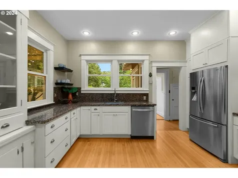 1621 NE Knott Street Portland OR 97212