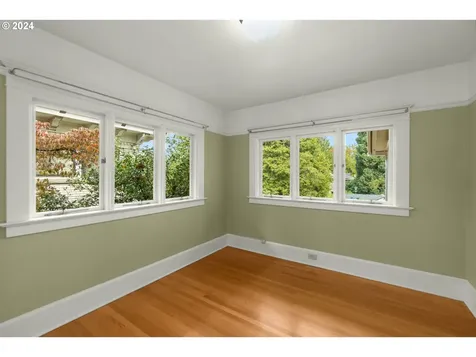 1621 NE Knott Street Portland OR 97212