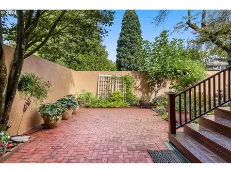 1621 NE Knott Street Portland OR 97212