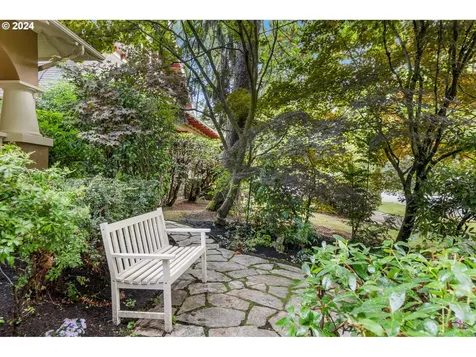 1621 NE Knott Street Portland OR 97212
