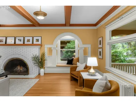1621 NE Knott Street Portland OR 97212