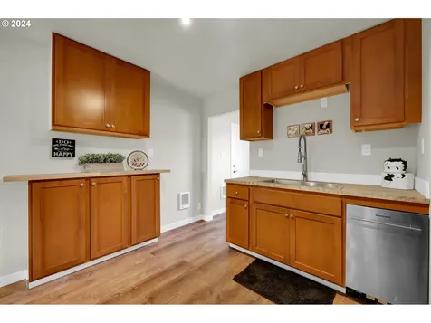 1248 M Street Springfield OR 97477