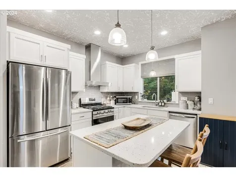 1121 NE 239th Place Wood Village OR 97060