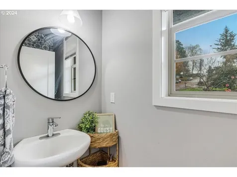 1121 NE 239th Place Wood Village OR 97060