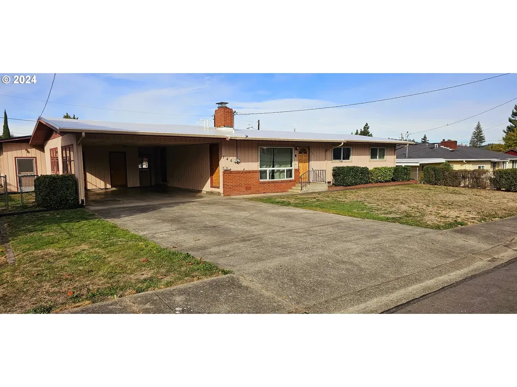 746 W Luellen Drive Roseburg OR 97471