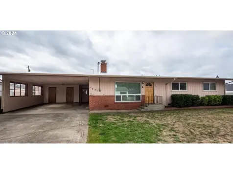 746 W Luellen Drive Roseburg OR 97471