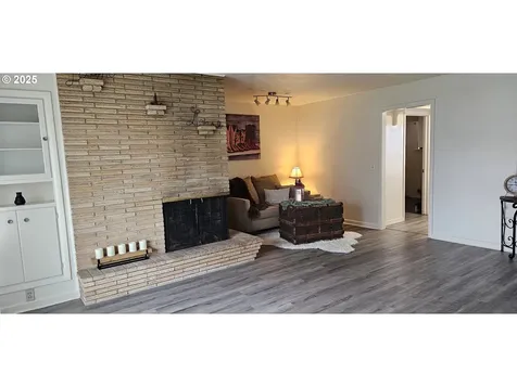 746 W Luellen Drive Roseburg OR 97471