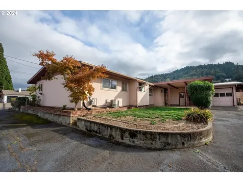 746 W Luellen Drive Roseburg OR 97471