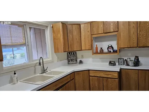 746 W Luellen Drive Roseburg OR 97471