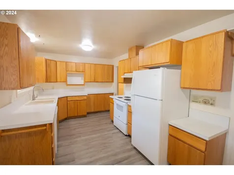 746 W Luellen Drive Roseburg OR 97471