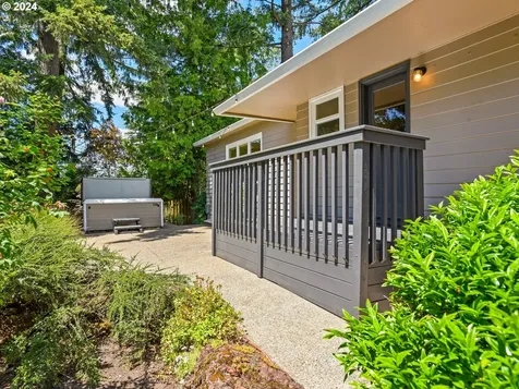 6030 Sw Taylors Ferry Road Portland OR 97219