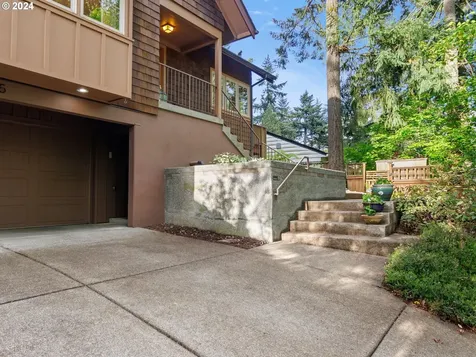 825 Sw Westwood Drive Portland OR 97239