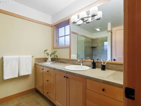 825 Sw Westwood Drive Portland OR 97239