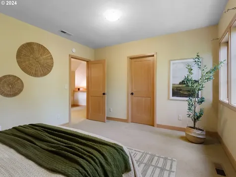 825 Sw Westwood Drive Portland OR 97239