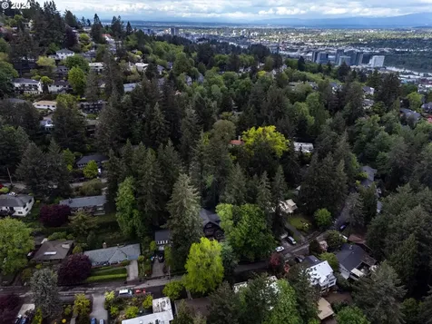 825 Sw Westwood Drive Portland OR 97239