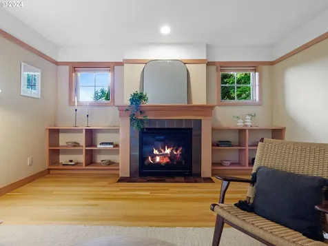825 Sw Westwood Drive Portland OR 97239