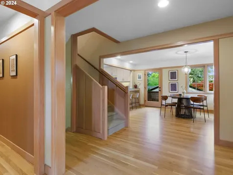 825 Sw Westwood Drive Portland OR 97239