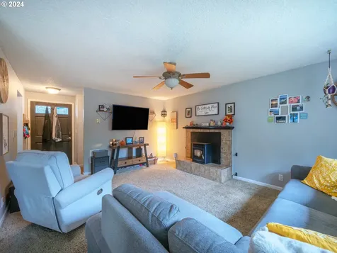 4785 Burnett Avenue Eugene OR 97402