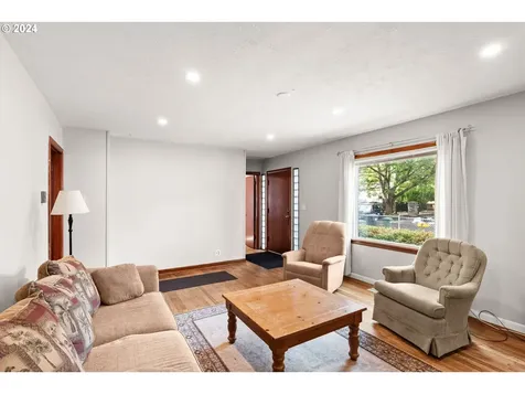 770 Ne 4th Avenue Hillsboro OR 97124