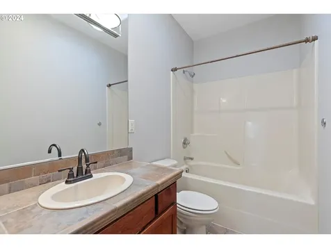 1747 NW Meadows Drive Mcminnville OR 97128