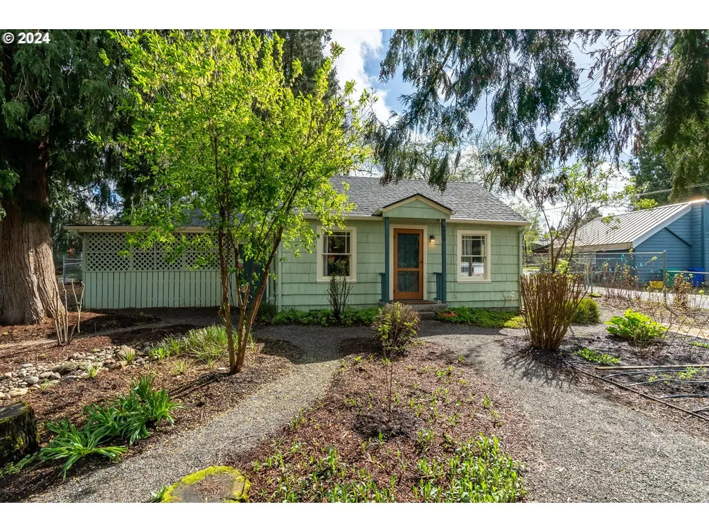 6930 NE Emerson Street Portland OR 97218