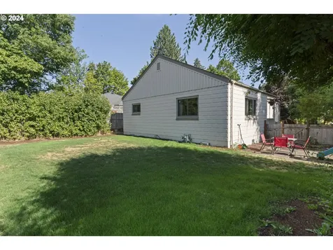 107 Mayfair Lane Eugene OR 97404