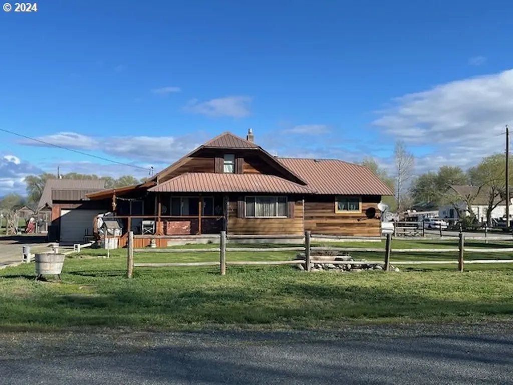 1620 3rd Street Haines OR 97833